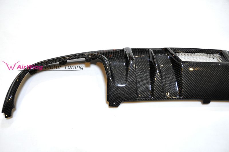 W204 C63 (2007-2011) – AirWing Vented style Carbon Rear Diffuser 4