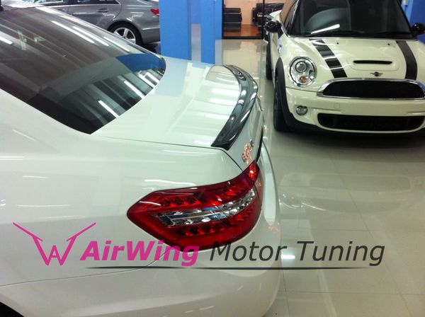 W207 - Prior Design style trunk spoiler 1